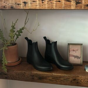 Size 8 Sam Edelman Rain Boots